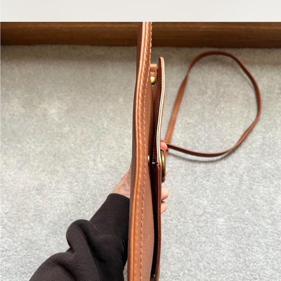 Universal Thread Tan Leather Crossbody Bag - Picture 5 of 5